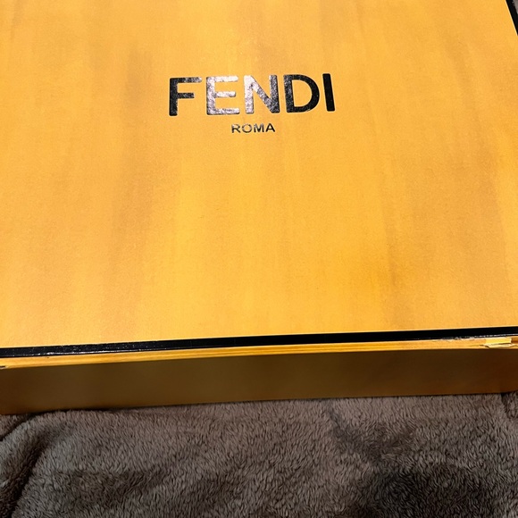Brand New Fendi Kan U Small/Medium sized Chain Shoulder/Crossbody/Tote Bag - Picture 9 of 9